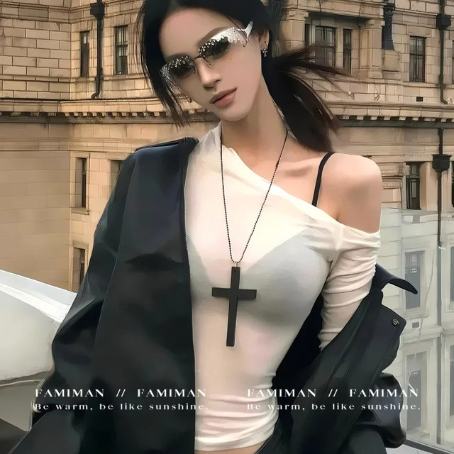 Cross necklace sweet and cool hot girl style y2k subculture decoration suitable for summer long necklace clavicle chain women