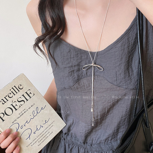 Bow pendant pull-out necklace for women in autumn and winter Korean style long decorative sweater chain silver high-end accessories to wear