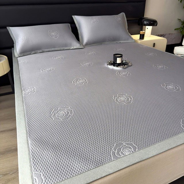 Ice Doudou Ice Silk Cool Mat 2025 new soft mat A-class mother and baby grade summer three-piece set can be washed by machine