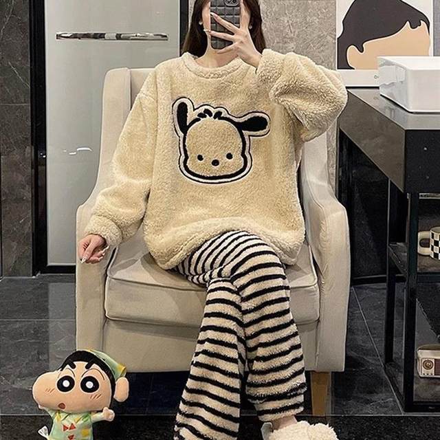 
2023 new thickened winter coral velvet pajamas autumn and winter flannel can be worn outside Internet celebrity style home clothes set