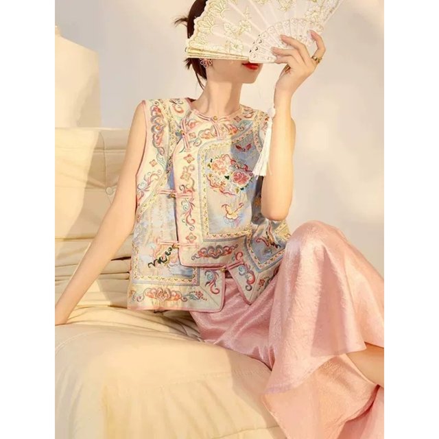 New Chinese vest Tang suit Chinese women's clothing Chinese style sleeveless vest women's embroidered ethnic style fold button national style top
