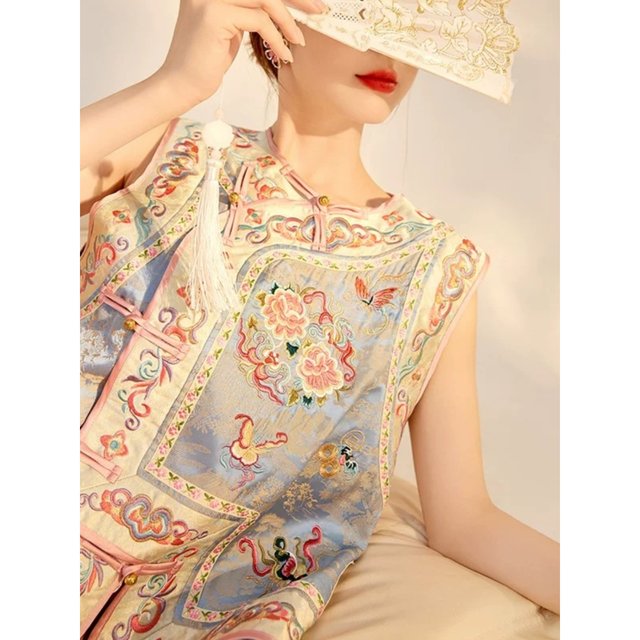 New Chinese vest Tang suit Chinese women's clothing Chinese style sleeveless vest women's embroidered ethnic style fold button national style top
