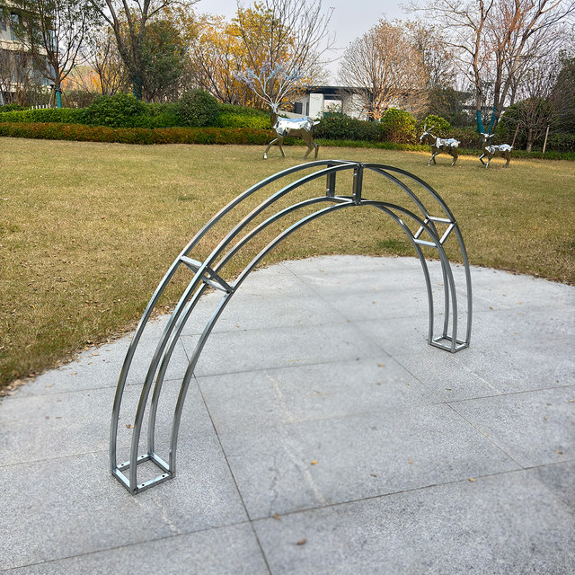 
New wedding arch truss curved shooting props semicircle iron stage outdoor arch shelf layout decoration