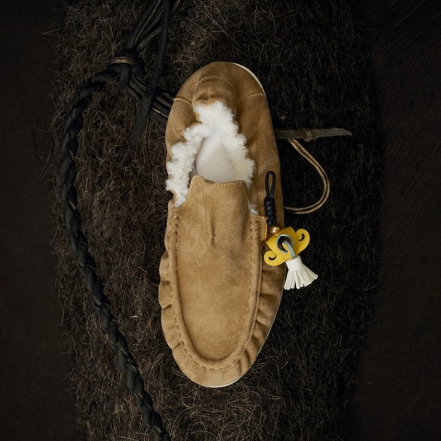 FOOT INDUSTRY2025 new plush loafers light gravel color same style for men and women