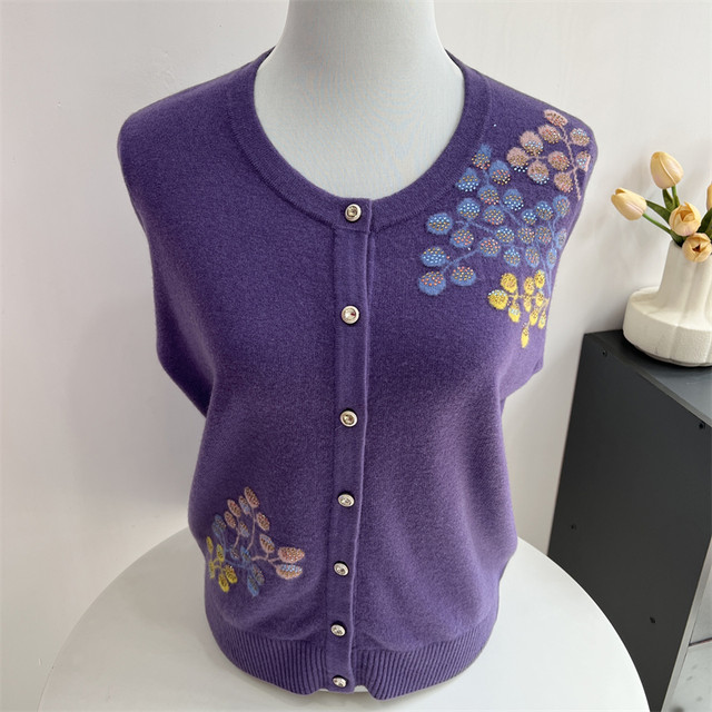 Mother's Autumn Sweater Coat Women's 100 Pure Wool Sweater Middle-aged and Elderly Grandma Dress Western Style Embroidered Knitted Cardigan