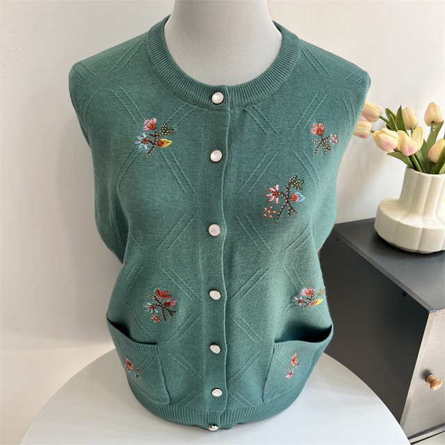 Middle-aged and elderly women's clothing grandma's autumn knitted cardigan fashionable cardigan outer sweater mother's wool coat