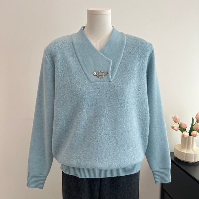 Fashionable mother's autumn and winter clothing plus velvet warm bottoming shirt noble thickened sweater middle-aged and elderly women's sheep temperament top