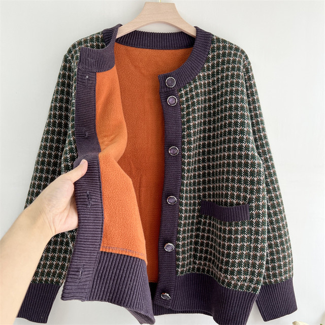 Grandma's autumn and winter velvet thickened sweater jacket for middle-aged and elderly women's warm clothing wife's mother's knitted wool cardigan