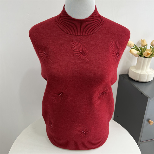 Integrated velvet and thickened mother's winter sweater 2024 new knitted top middle-aged and elderly women's half turtleneck bottoming shirt