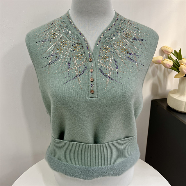 2023 new mother's clothing autumn and winter velvet thickened bottoming sweater middle-aged and elderly women's style grandma top woolen sweater