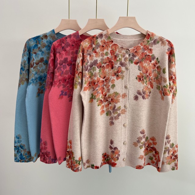 Pure woolen sweater autumn and winter mother's wear knitted cardigan top fashionable 60-year-old 70-year-old grandmother noble coat