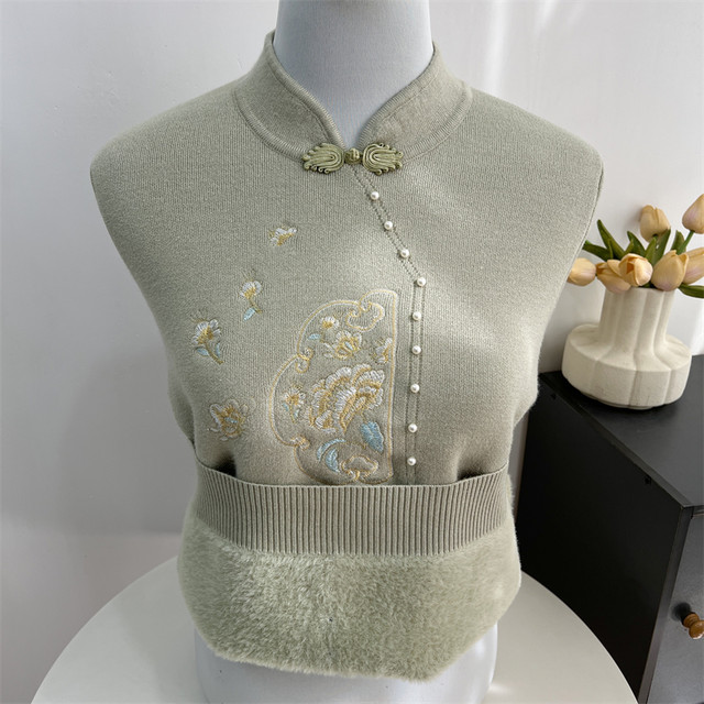 Mom's autumn and winter clothing 2024 new cheongsam collar plus velvet sweater middle-aged and elderly women's clothing grandma winter thickened bottoming shirt