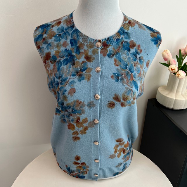 Pure woolen sweater autumn and winter mother's wear knitted cardigan top fashionable 60-year-old 70-year-old grandmother noble coat