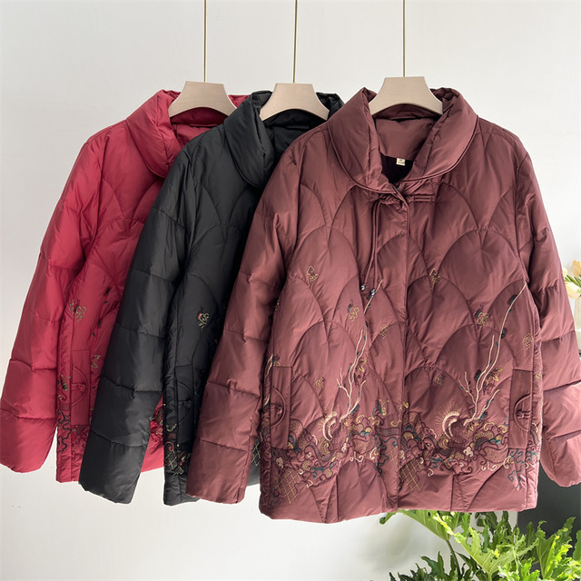 Mom's down jacket women's winter 2024 new 90 velvet thickened warm retro old man's grandma top short jacket