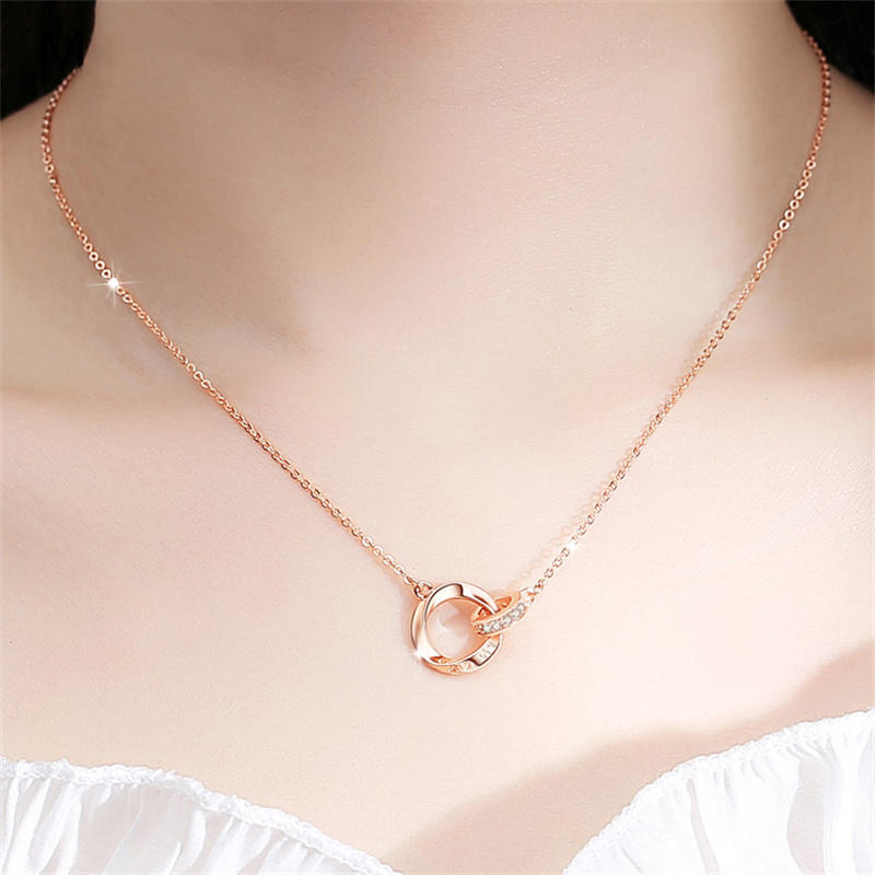 周大福焕美18k玫瑰金钻石项链女士莫比乌斯环轻奢au750彩金锁骨链