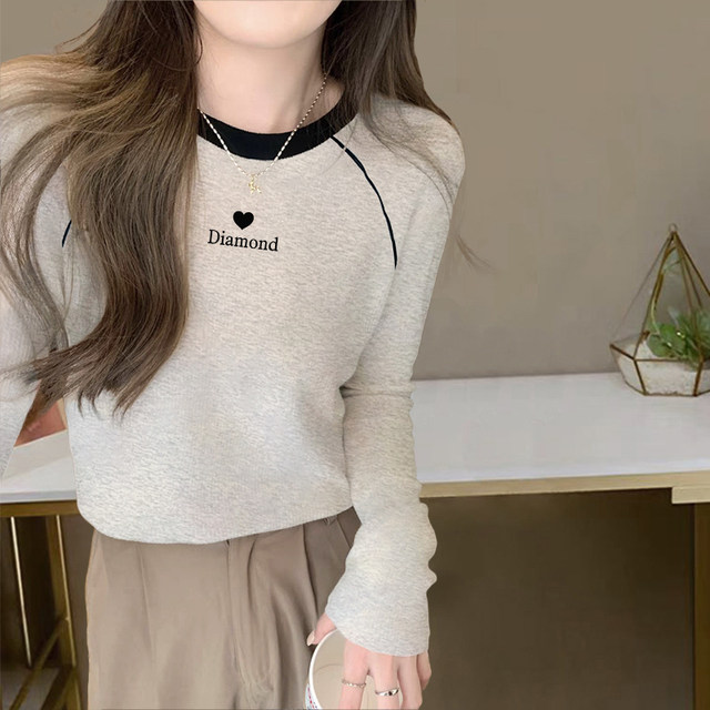 
Beige contrasting color round neck rammed shoulder long sleeve T-shirt women's 2025 spring new design niche pure cotton top