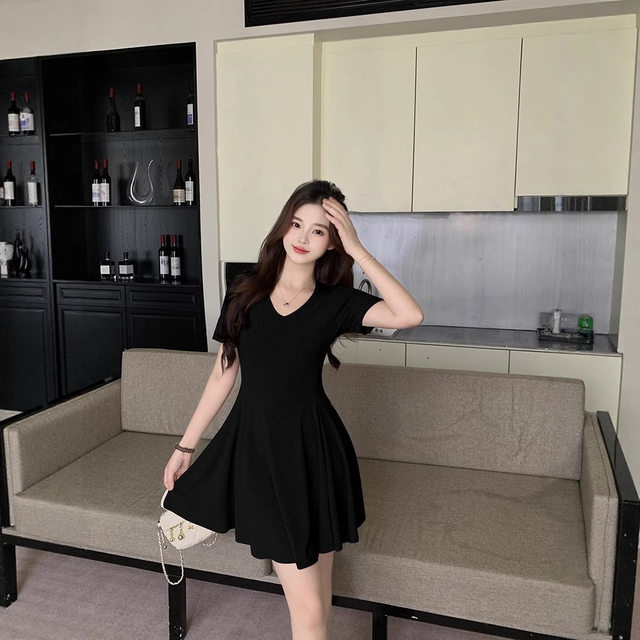 2024 Summer New Thin V-neck French Short-sleeved Minimalist Dress