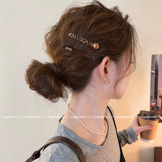 Leopard print one-word hairpin for women 2025 new autumn and winter high-end forehead broken hair bangs clip side clip hairpin hair accessories