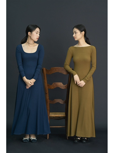 [От Qi] Похоже, что очень тонкая доля очень длинная/двойная -neck -collared/large -эластичное платье