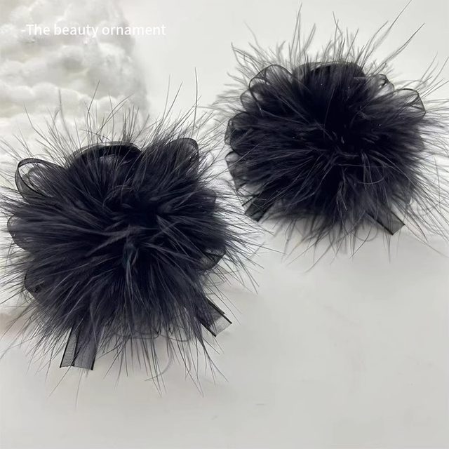 Fluffy high ponytail black feather clip 2025 new high-end back of the head hair clip hair clip headwear for women
