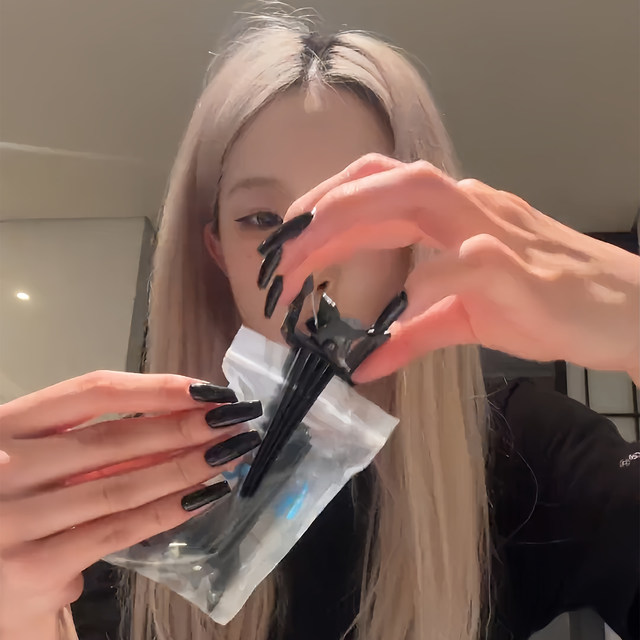 Xiao Han's explosive high-ceiling artifact hair roots with natural fluffy hair clips without trace positioning eight-character bangs and duck-bill hair clip headgear