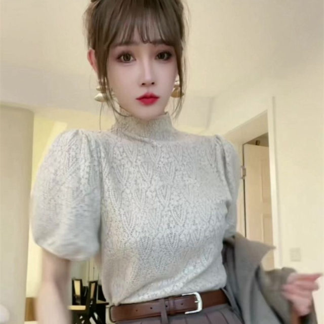 Design exquisite lace puff short-sleeved shirt for women in spring and summer new gentle style slim turtleneck top trendy
