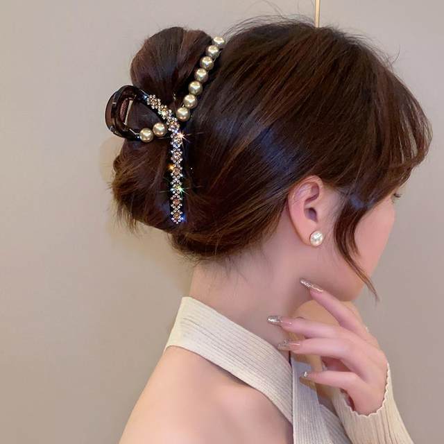 2025 new high-end Korean style pearl-encrusted diamond gripping clip light luxury flash diamond shark clip back head plate hairpin hairpin