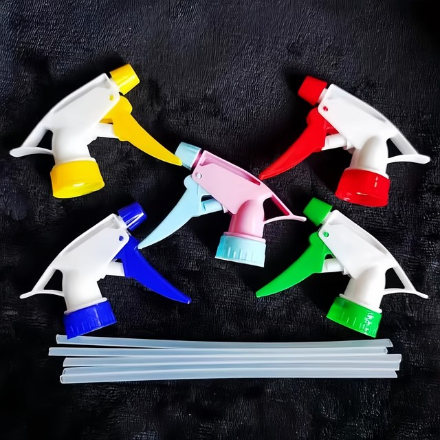 Drink bottles of cola Sprite Gardening Gardening Flower Spray Accessories Small sprinkler Warling Booth Together
