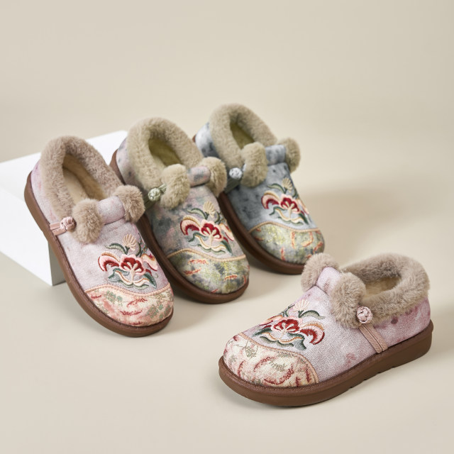 Ethnic style embroidered sheep wool cotton shoes for women with thick soles and heightening slip-on warm anti-ski boots for mothers cotton boots