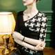 New summer slanted V-neck T-shirt for women's five-quarter sleeve houndstooth print design mid-sleeved top 2022 early autumn new style