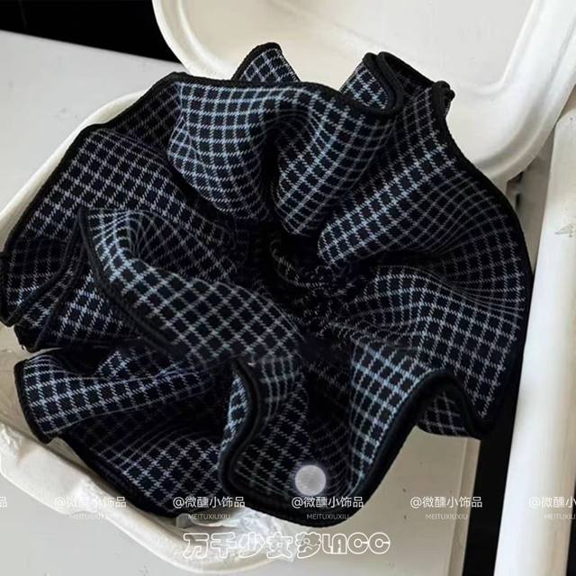 Allow me to dazzle ~ Zhao Lusi's same style Korean style navy blue plaid four-layer large intestine hair ring hair rope ball hair accessories