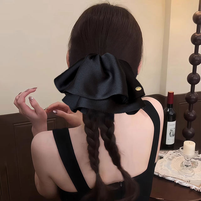 Korean version of satin skirt clip for women 2025 new high-end half-tie temperament hair clip for back of head low stern shark clip