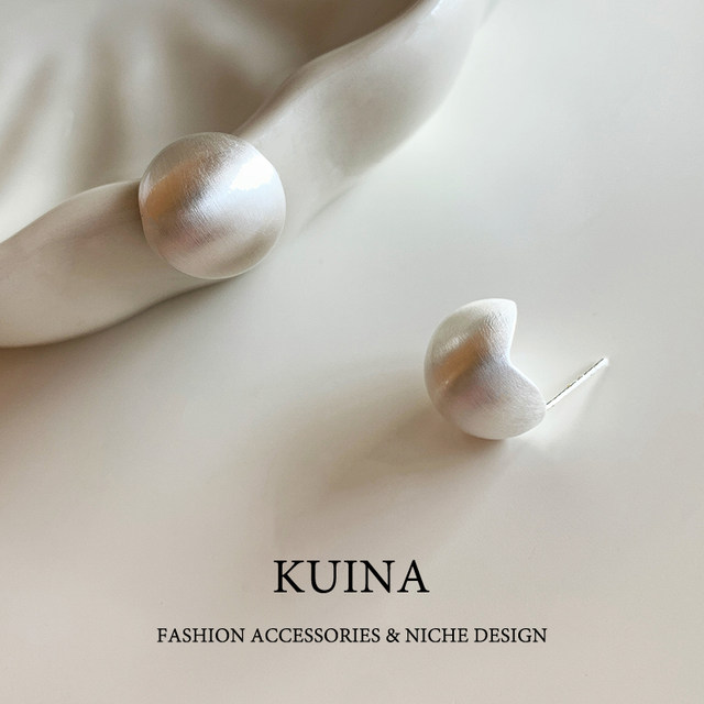 High-end brushed metal earrings for women, silver light luxury temperament, round face earrings 2025 new popular round earrings