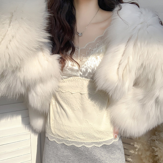 2025 winter new French style light luxury sexy velvet lace vest for women with high-end inner suspender top