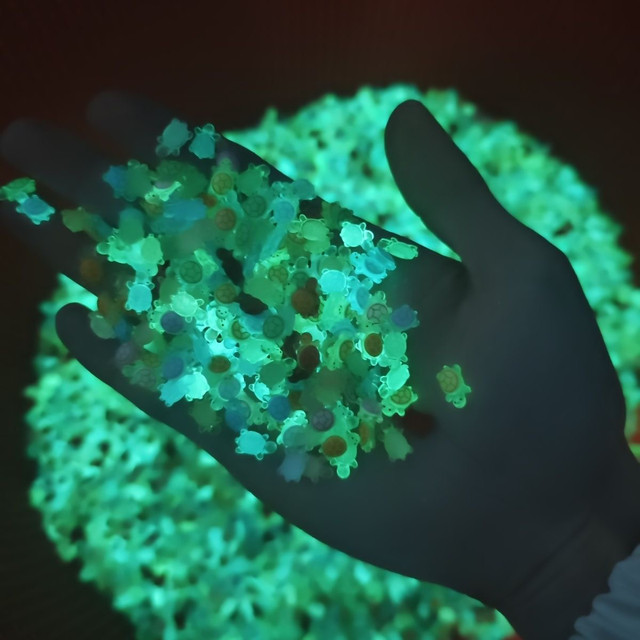 
New mini cartoon color mini luminous ultra-small turtle toy internet celebrity popular ornament turtle diy accessories