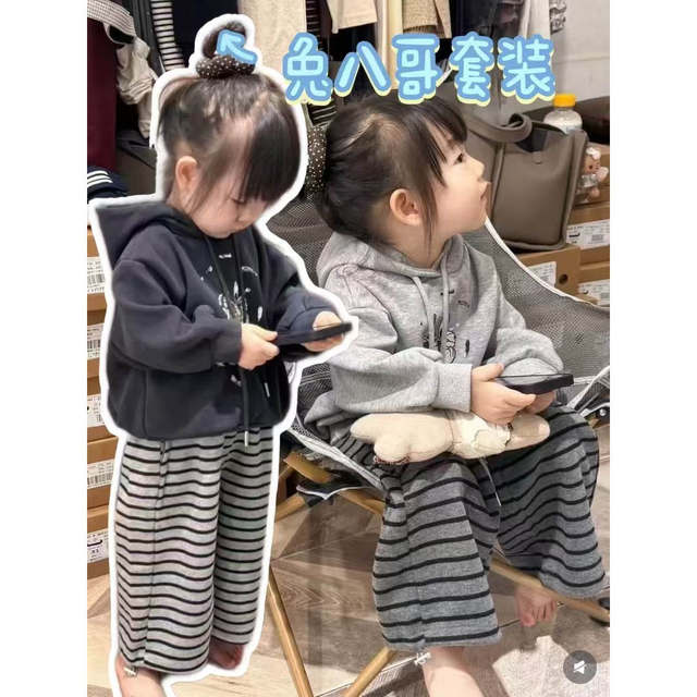 Girls' fleece sweatshirt set 2025 new autumn and winter children's cartoon top striped pants two-piece set