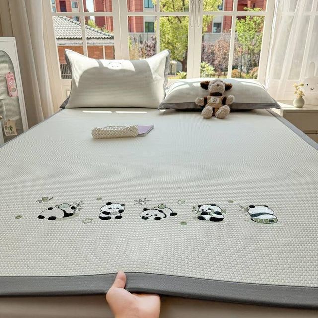 
Bed Category A Student Maternal and Infant Summer Mat Cool Feel Ice Bean Category A Student Bean Ice Cool Mat Three-piece Silk Mat Style