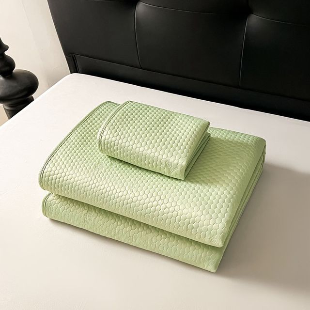 
Maternity-grade mats, ice silk mats, machine washable ice bean mats, summer mats, soft mats, ice silk mats