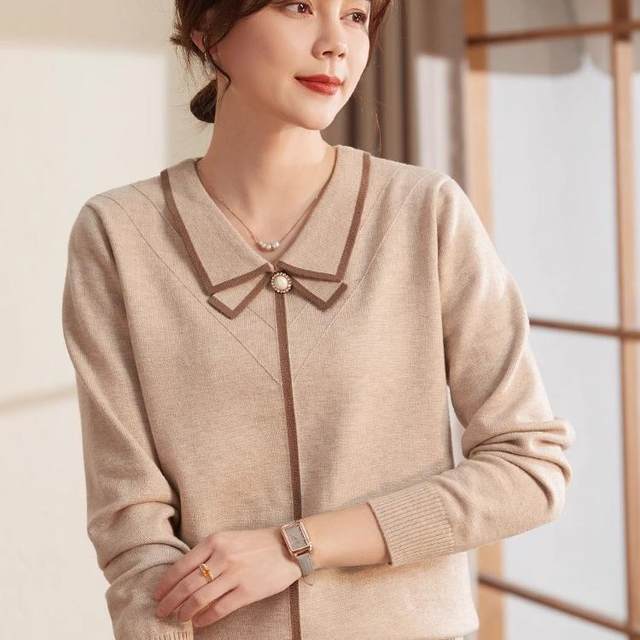 Mom's autumn and winter zodiac year red sweater 2025 new inner bottoming shirt middle-aged and elderly women's sweater top
