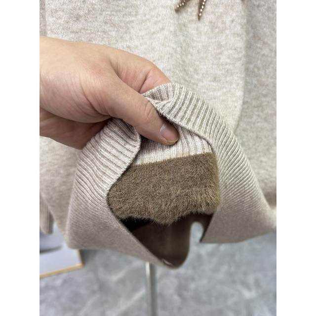 Plush mom winter clothing, fashionable half turtleneck bottoming shirt, thickened top, western style warm sweater for middle-aged and elderly women