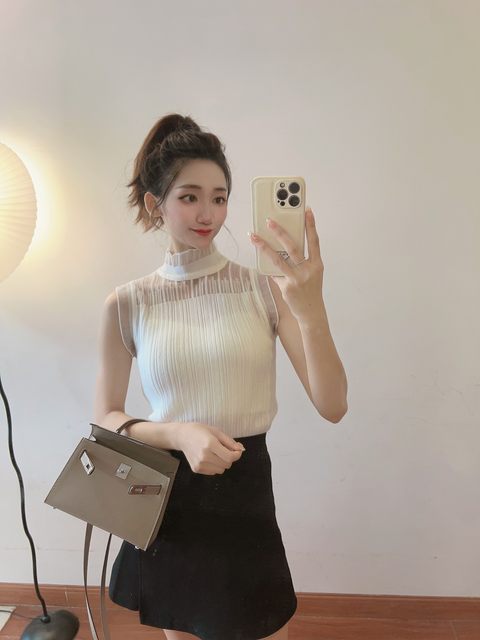 2024 new suit temperament high -level sense inside stitching white external wearing camisole clearance knitting bottom shirt autumn and winter