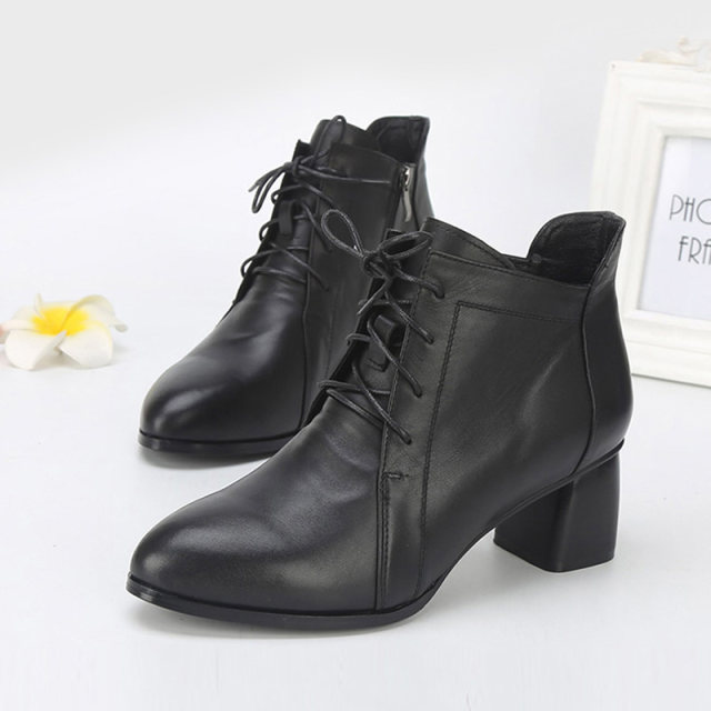 Leather boots large size women's shoes 41 to 43 autumn and winter new large women's boots high -heeled rough boots leather shoes side zipper
