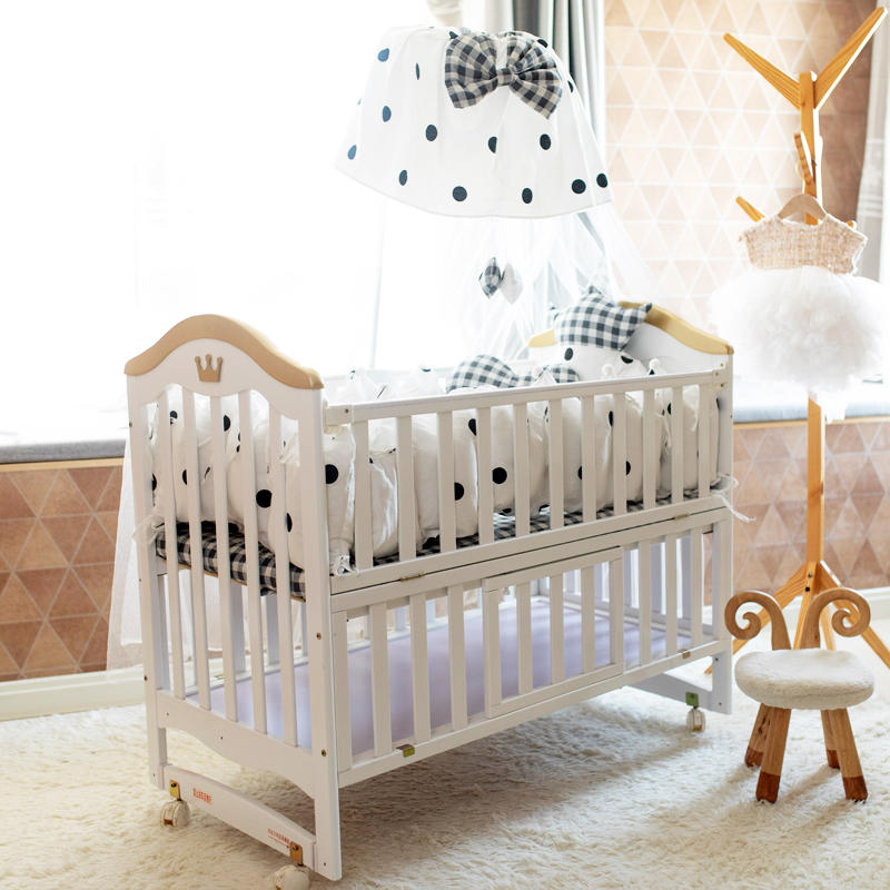 婴儿床拼接大床实木宝宝欧式白色多功能摇篮bb睡新生儿童床带蚊帐