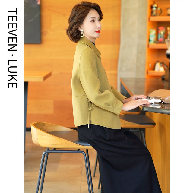 Autumn and Winter 2025 middle-aged and elderly temperament mothers wear short double-sided wool coats to look tall and small coat for women