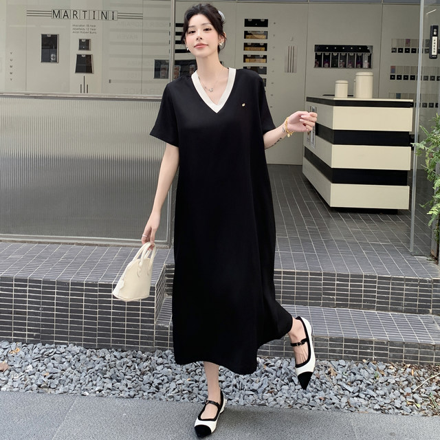 
High-end large-size women's clothing, new style, fashionable V-neck splicing, age-reducing, slimming and casual short-sleeved dress