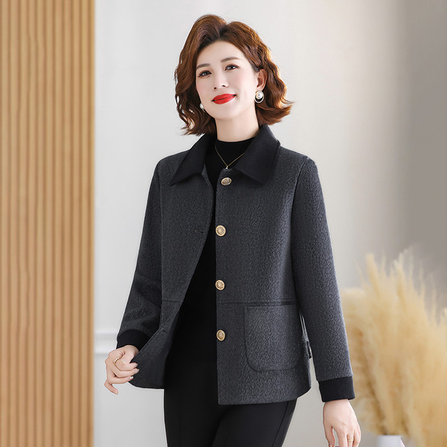 Middle-aged mother autumn jacket fashionable and fashionable 2025 new spring and autumn middle-aged and elderly women's wool top short