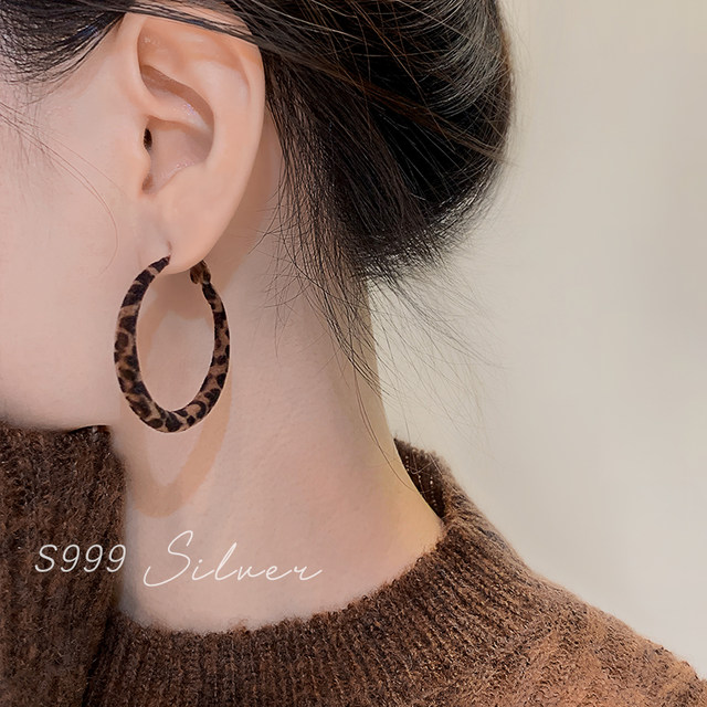999 sterling silver earrings leopard print earrings women's Hong Kong style earrings plain hoops 2025 new hot style high-end autumn and winter earrings