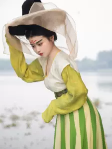 人気沸騰】 柘榴花神 晋制三重衣间色裙 赤緑白黄色5点セット 中国伝統