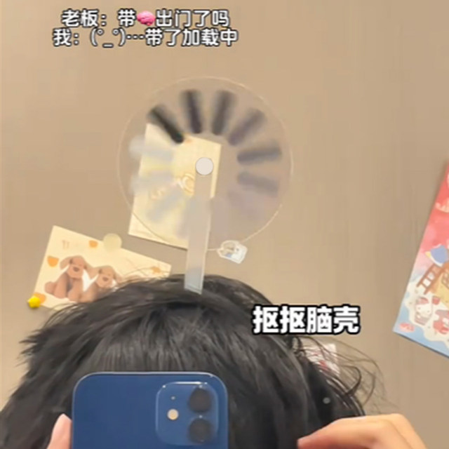 The headband is down and the hairpin is loading. The brain can be rotated and the creative and funny whole headband is given to friends and besties.