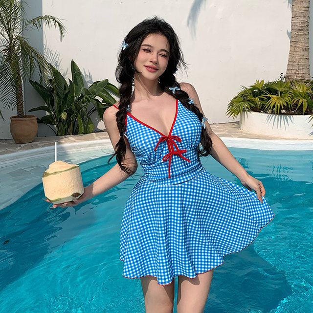 2025 new 2025 slightly fat girl swimsuit women's large size one-piece triangle skirt three-piece set covering flesh to make it look slim shirt hot spring